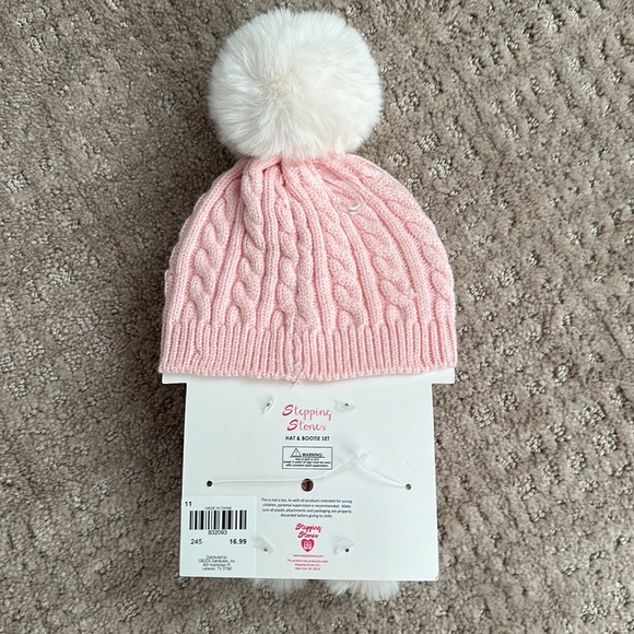 Baby hat and shoes - Picture 2 of 2